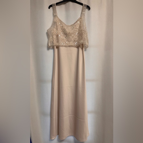NWT House of Harlow 1960 2-Piece Ivory Champagne Beaded Midi Dress -Size M - Picture 2 of 9